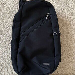 Travelon Classic sling bag, theft protection, black